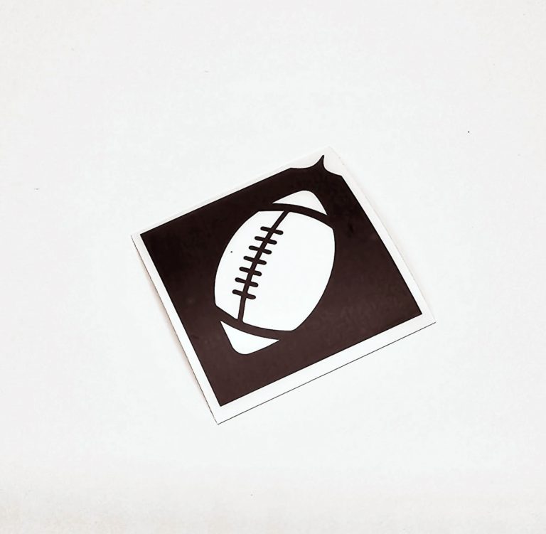 Glitzertattoo Shop Football Schablone für Football Fans. 3-lagig, entgittert und selbstklebend. Hautfreundlich auf der Haut beim abziehen. Glitzertattoschablone füt tolle Glitzereffekt für Footballfans.